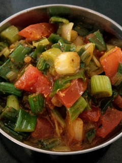 લીલી ડુંગળી નું શાક (Green Onion Shaak recipe in Gujarati) રેસીપી મુખ્ય ફોટો