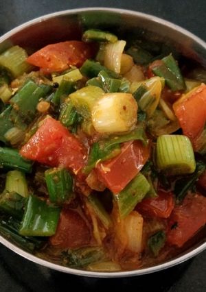 લીલી ડુંગળી નું શાક (Green Onion Shaak recipe in Gujarati) રેસીપી મુખ્ય ફોટો