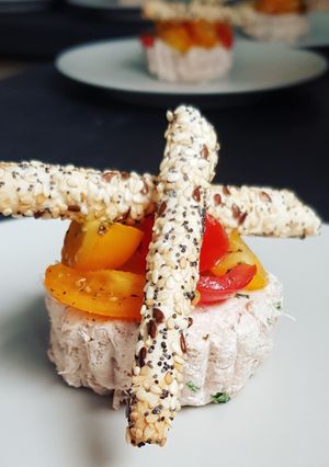 Une photo de Tartare de tomates  aux rillettes de thon