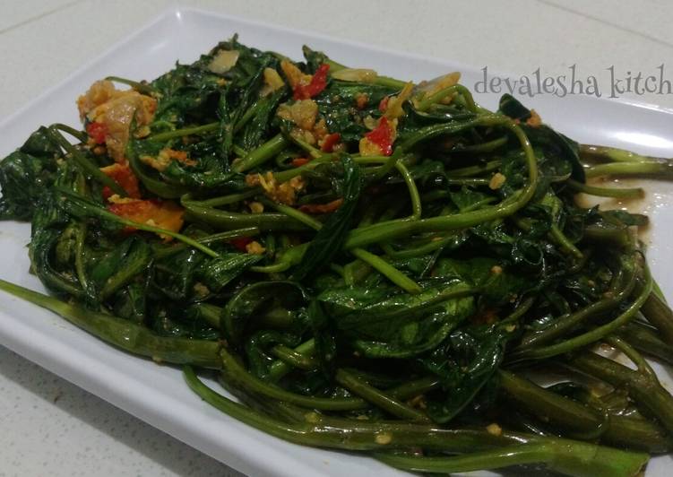 452. Kangkung Bumbu Kemiri Pedas