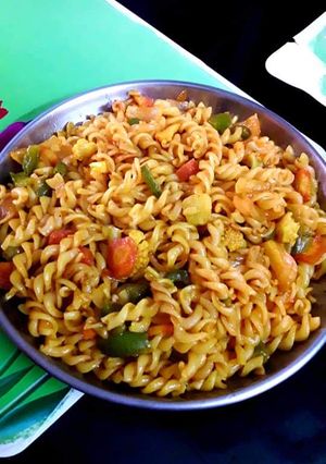 वेजिटेबल पास्ता (vegetable Pasta recipe in Hindi) रेसिपी मुख्य फोटो