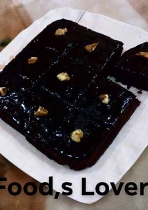 A picture of Brownie cake.
