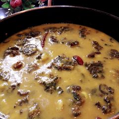A picture of Palak kadhi.