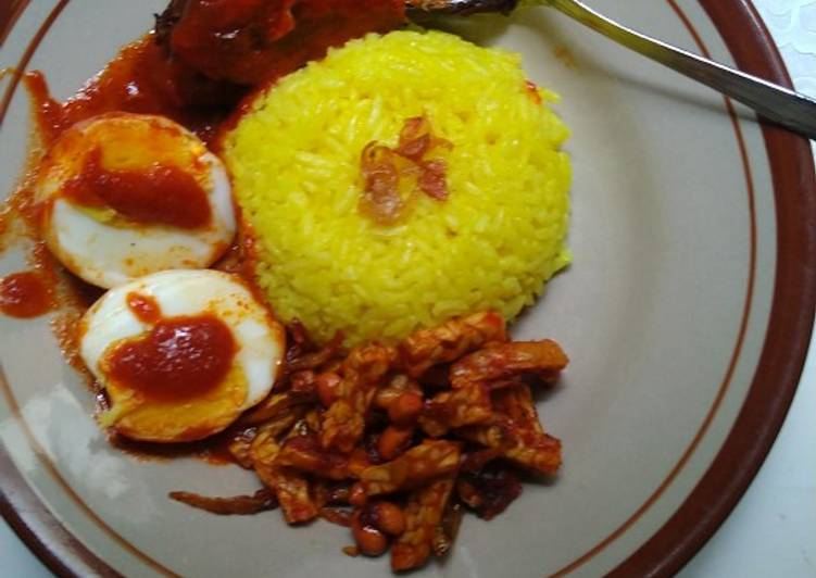 Nasi kuning sambal tempe teri kacang