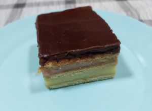 O poză a rețetei Prăjitură cu budincă și biscuiți.