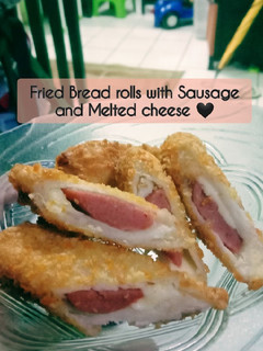 Foto resep Fried Bread rolls with Sausage and Melted cheese