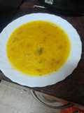 Sopa de garbanzos con fideos y carne con hierbahuerto