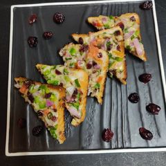 A picture of Cranberry chilli cheese toast.
