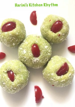 A picture of Coconut pan laddu.