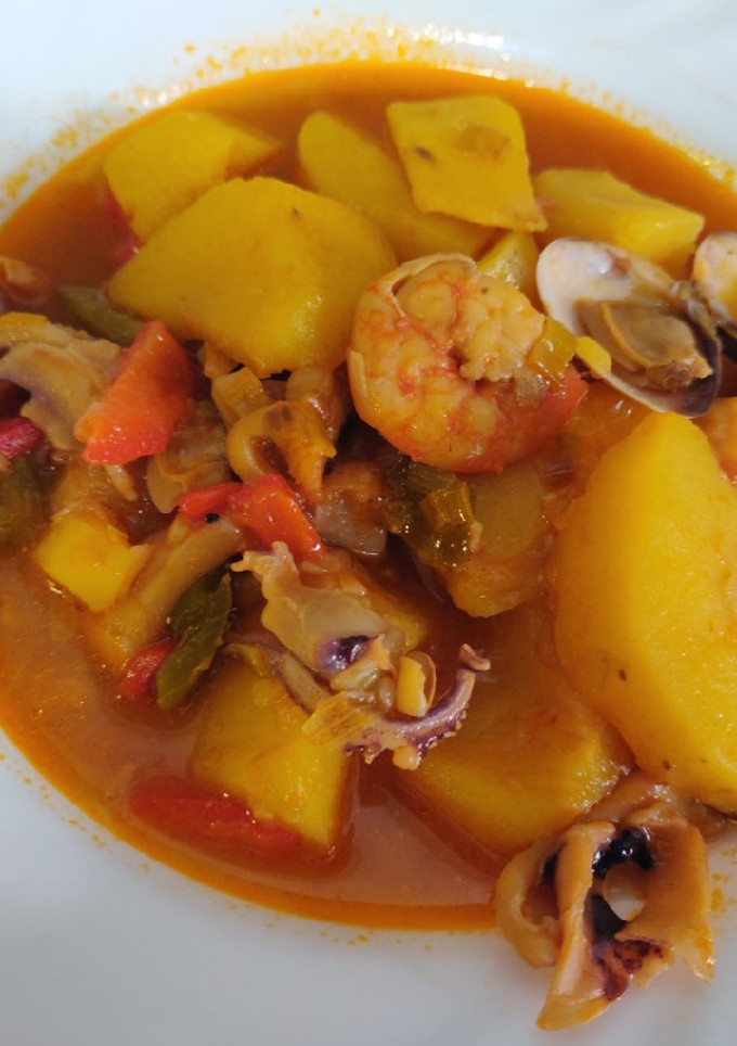 Una foto de Guiso calamares con patatas