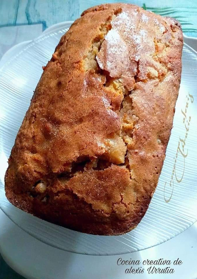 Una foto de Bizcocho de mantequilla y manzanas caramelizadas a la Canela