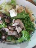 Tallarines con brócoli y champiñones
