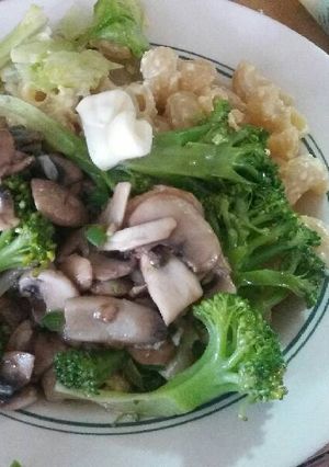 Una foto de Tallarines con brócoli y champiñones