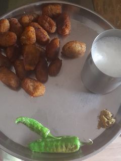 કાચા કેળાના વડા (Kacha Kela Vada Recipe In Gujarati) રેસીપી મુખ્ય ફોટો