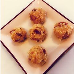 A picture of Sugarfree Coconut Laddoos.