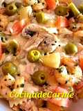 Ensalada de pasta con bonito, langostinos y frutas