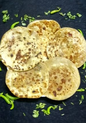 A picture of Sattu ke parathe.
