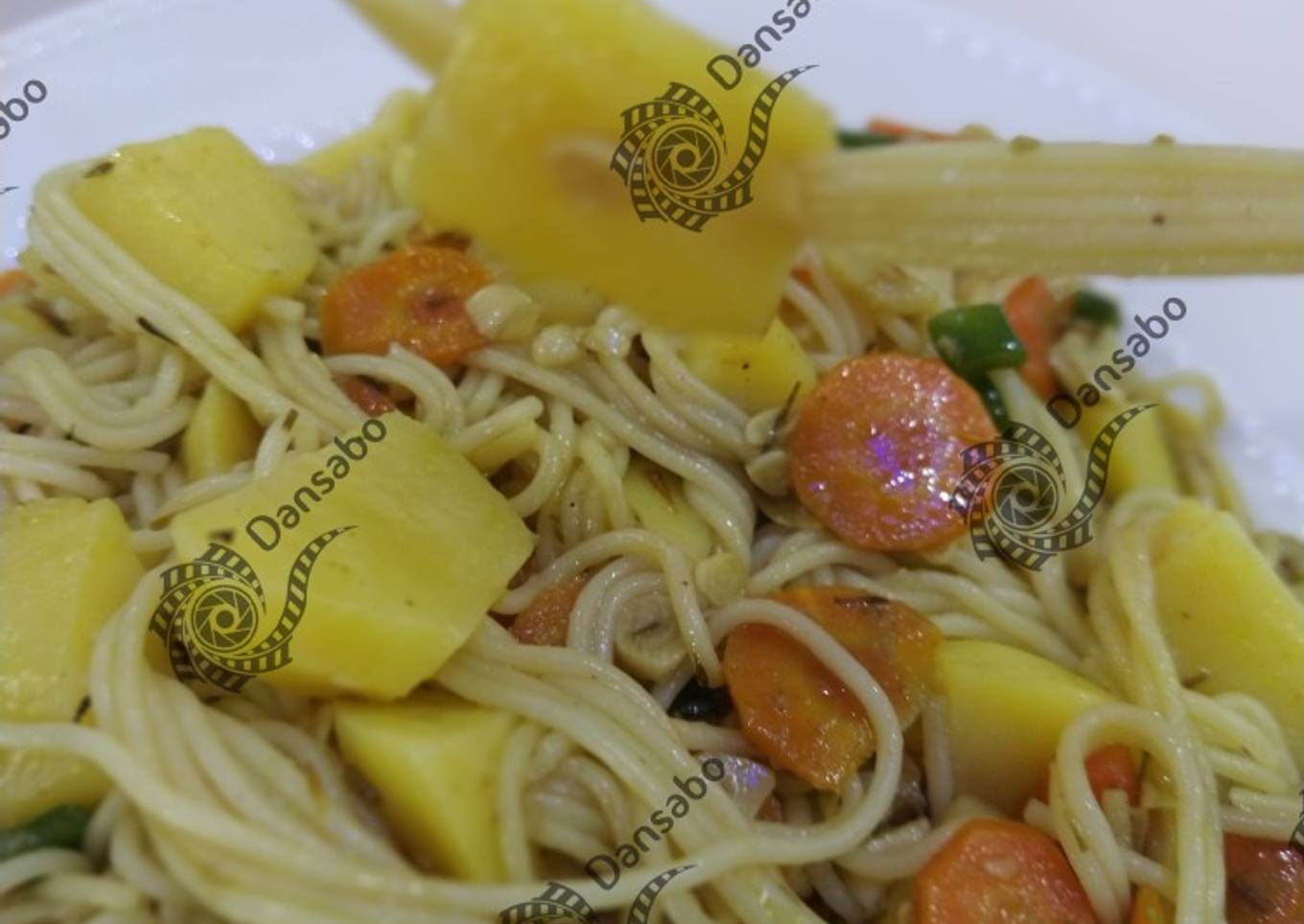 Vegetable garlic spaghetti with potatoes