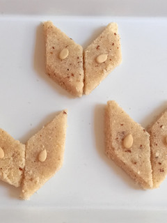 A picture of Sooji ki burfi,.
