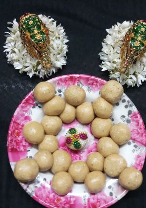 तिळाचे लाडू (tilache laddu recipe in marathi) रेसिपी चे मुख्य फोटो 