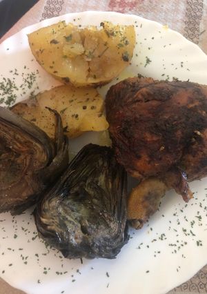 Una foto de 276. Pollo al horno con patatas y alcachofas (principal carne)