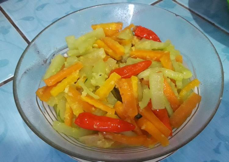 Acar timun + wortel matang