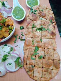 पालक मैट पूरी (palak mat poori recipe in Hindi) रेसिपी मुख्य फोटो