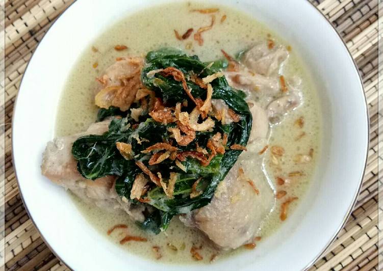 Opor Ayam Daun Singkong