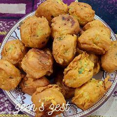 A picture of Batata Vadas.
