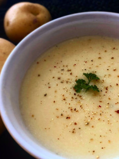 Una foto de Crema Parmentier de patata, puerro y Gouda