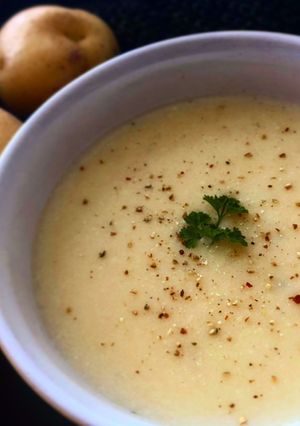Una foto de Crema Parmentier de patata, puerro y Gouda