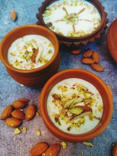 बादाम की फिरनी (badam ki firni recipe in Hindi) रेसिपी मुख्य फोटो