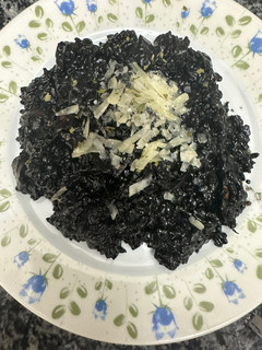Una foto de 487. Risotto con calamares en su tinta (principal arroz)
