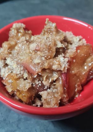 A picture of Apple Crisp with Oats.