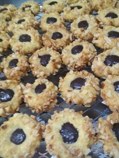 Foto resep Crunchy peanut thumbprint cookies