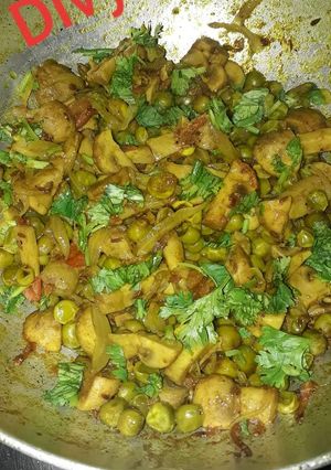 मटर मशरूम (matar mushroom recipe in Hindi) रेसिपी मुख्य फोटो