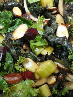 Hình của món Salad cải xoăn (Kale Salad).