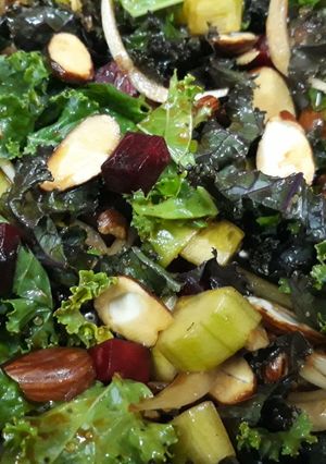 Hình của món Salad cải xoăn (Kale Salad).