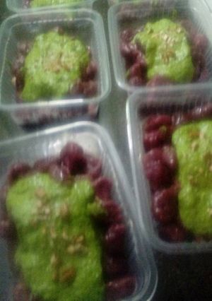Una foto de Ñoquis de remolacha con pesto de rúcula
