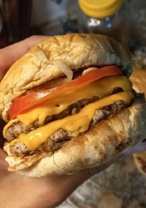 Una foto de La hamburguesa destructora 9 mil