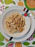 Macarrones con virutas de jamón y yogurt