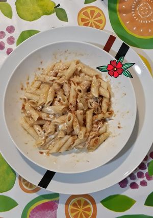 Una foto de Macarrones con virutas de jamón y yogurt