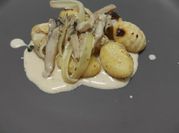 Une photo de canard champignons