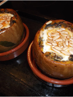 Una foto de Calabaza rellena con acelgas y carne picada