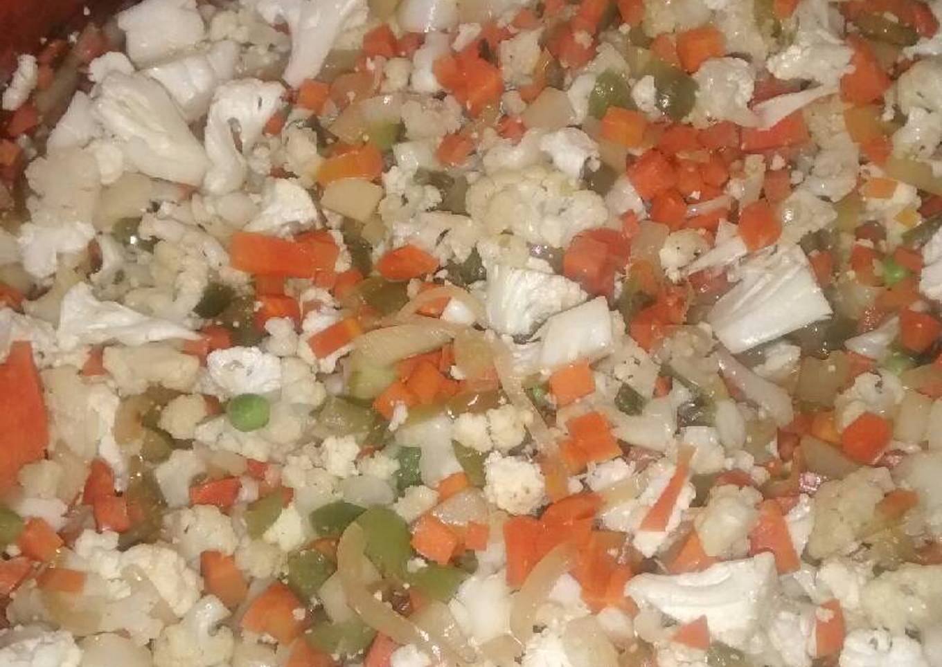 Pollo con col y vegetales