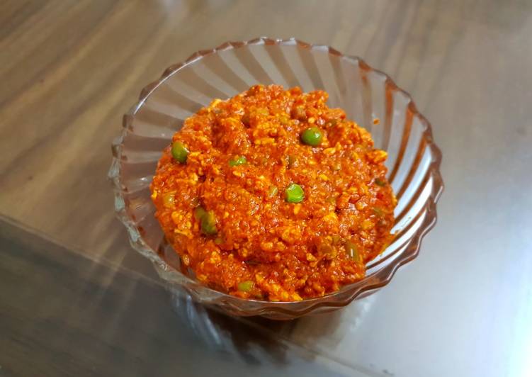 Paneer bhurji with capsicum and peas