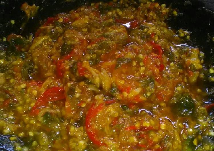 Resep Sambel cobek versi mamah GiNNan yang Bisa Manjain Lidah