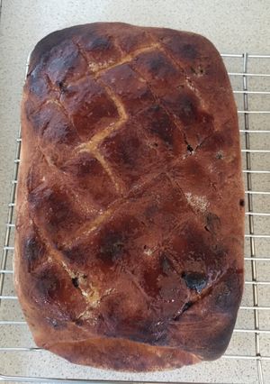 A picture of Lardy cake.