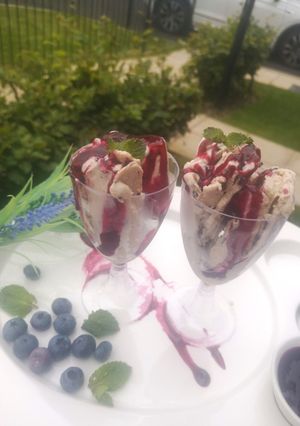 A picture of Rolled blue Berry ice cream.