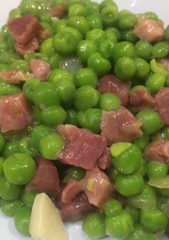 Una foto de Guisantes con jamón